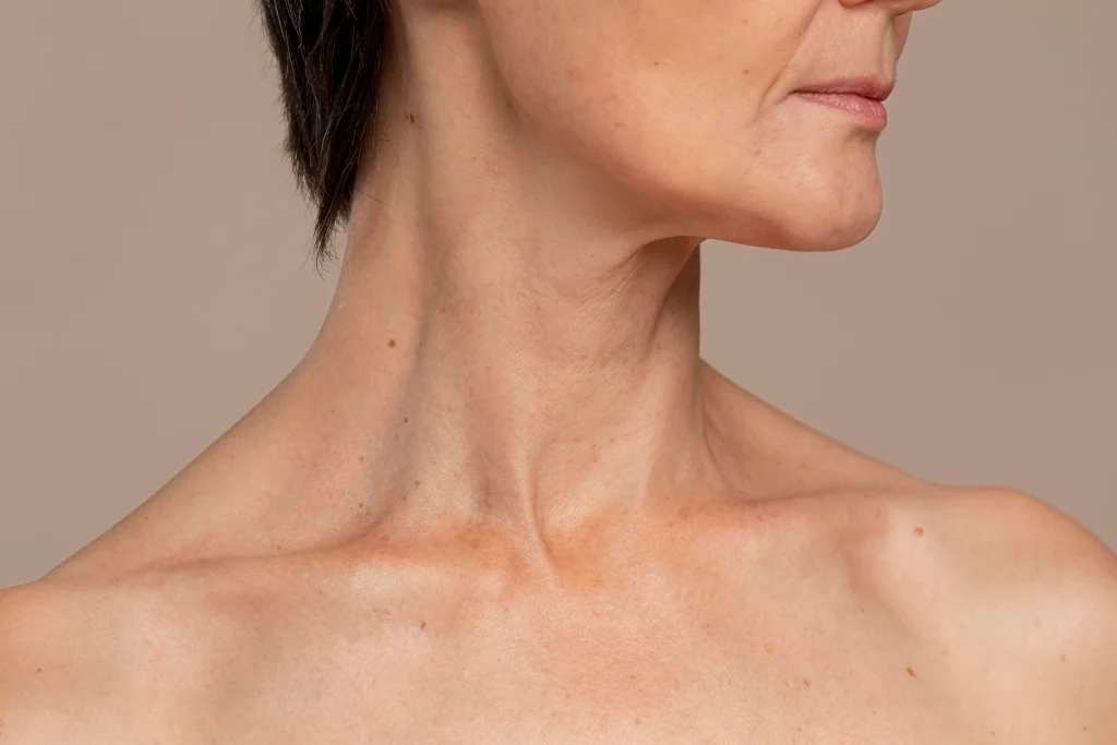 Cuello envejecido vs. cara joven: Por qué es crucial tratar ambas zonas Cuello envejecido vs. cara joven: Por qué es crucial tratar ambas zonas