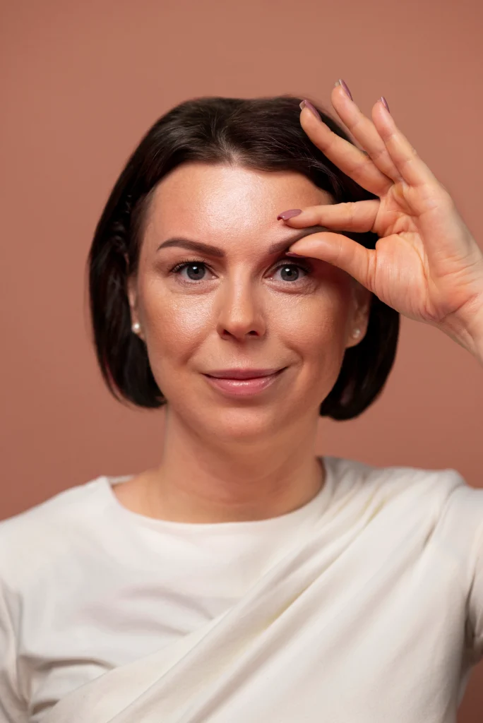 Blefaroplastia en Cali: precio 2026 y qué lo determina Resultado natural de blefaroplastia en Cali — mirada rejuvenecida sin aspecto operado